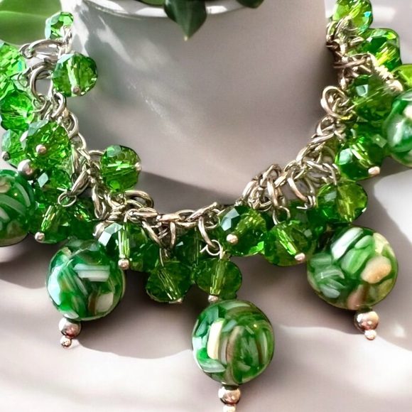 Green glass and swarovski crystal charm bracelet. Recycled green bottle glass. - Picture 13 of 16